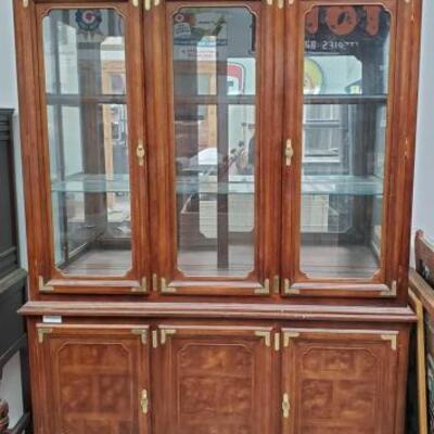 #2924 â€¢ China Cabinet: China Cabinet Measurements: Height: 80" Length: 57" Width: 17"