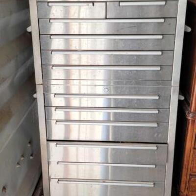 #5000 â€¢ Tool Chest Heigth: 5' Length: 31" Width: 22"