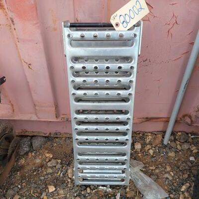 #80002 â€¢ Trifold Loading Ramp
