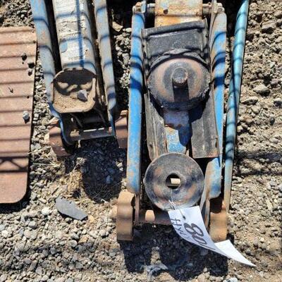#80106 â€¢ (2) Car Jacks