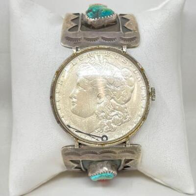 #942 â€¢ Native American Bracelet Watch 63.5g

Approx weight 63.5g. Both time hands broken..