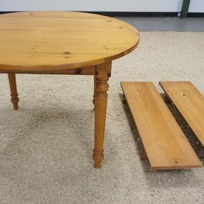 1189	PINE TABLE W/ 2 LEAVES, 44 IN CLOSED, LEAVES ARE 12 IN. 30 IN H 

