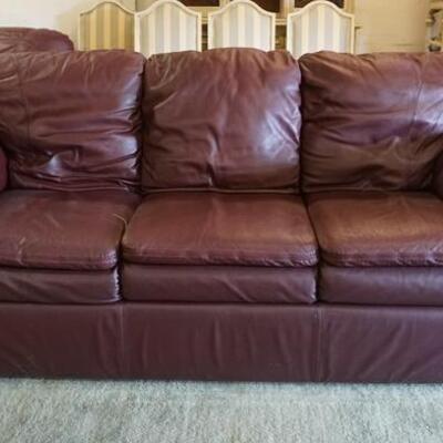 1223	LA Z BOY BURGANDY LEATHER SOFA *SIGANTURE LEATHER* 86 IN W, 38 IN H 

