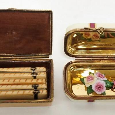 1262	2 LIMOGES COLLECTORS CLUB BOXES IN BOXES WCERTIFICATES, BOXES ARE 2 7/8 IN WIDE
