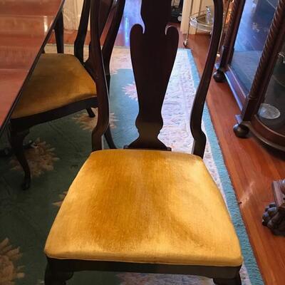 set of 6 chairs $595