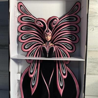NIB Le Papillon 40th Anniversary Barbie
Designed by Bob Mackie in the Style of a Butterfly
Commemmorates Barbie's 40th Birthday
