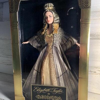 NIB The Elizabeth Taylor Collection, Cleopatra
This is the First the a Series of Elizabeth Taylor Collectable Dolls
Comes New in the Box