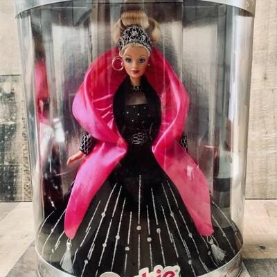 Barbie Happy Holidays Special Edition NIB