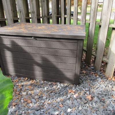 Deck box