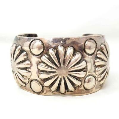 #610 â€¢ Huge Heavy Hand Tooled Vintage Native American Navajo Sterling Silver Shell Bracelet Cuff: This is an exceptional vintage Navajo...