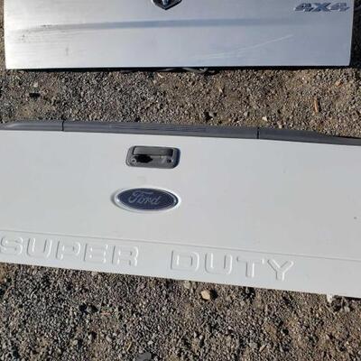 #502 â€¢ Ford Tailgate with Backup Camera: Measures Approx: 64"Ã—24". 