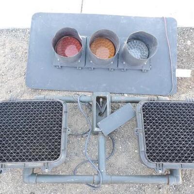 #10020 â€¢ Stop Light and Crosswalk Light