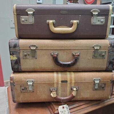 2900 â€¢ (3) Vintage Briefcases Small Measures Approx: 18.5"Ã—13.5"Ã—6.5" Medium Measures Approx:...