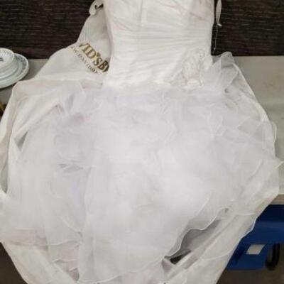 #4038 â€¢ David's Bridal Wedding Dress. Size 14 Style T3505