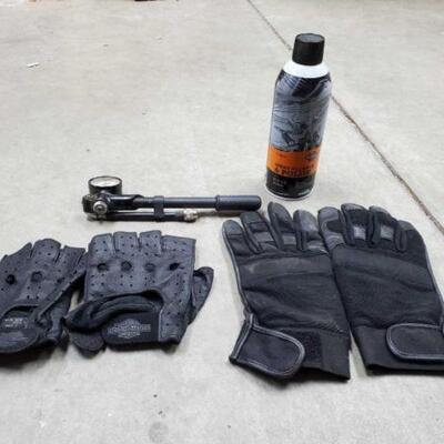 #4014 â€¢ Harley Davidson Leather Gloves, Hand Pump, And Spray Cleaner: Harley Davidson Leather Gloves, Hand Pump, And Spray Cleaner....