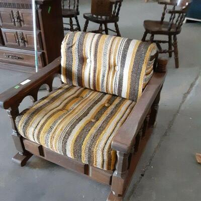 https://www.ebay.com/itm/125110089620	LH3000 VINTAGE WOOD LOUNGE CHAIR WITH CUSHIONS		Offer	 $199.99 
