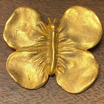 https://www.ebay.com/itm/125112419174	Achaeans Lady s Pin New Orleans Mardi Gras Krewe Favor India Stewart Z7363		bin	 $49.99 
