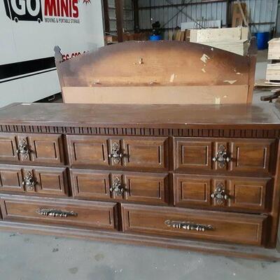 https://www.ebay.com/itm/125110091674	LH3001 VINTAGE WOOD 8 DRAWER DRESSER WITH MIRROR 		Offer	 $99.99 
