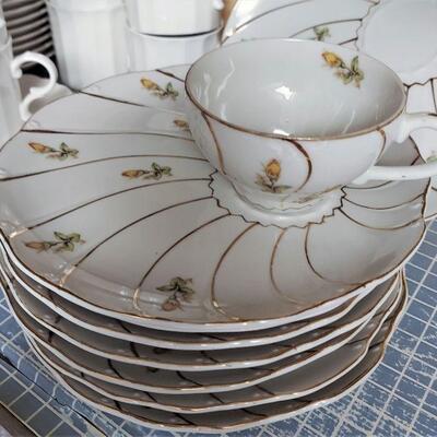 Yamaka China Luncheon Shell Set of 8 - White Porcelain, Gold Trim and Yellow Rose Buds,