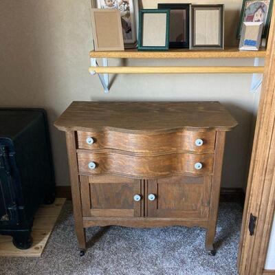 Small serpentine oak wash stand
