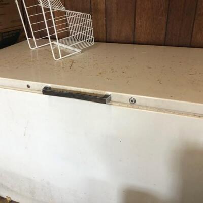 Chest Freezer - Manual Defrost. Plugged in and working 