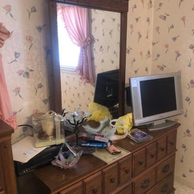 Dresser 