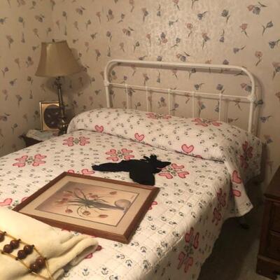 White Metal Bed - Antique 