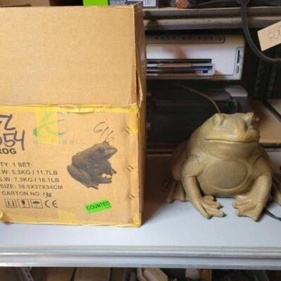 #6054 â€¢ New In Box Ethereal Frog Weatherproof Garden Speaker