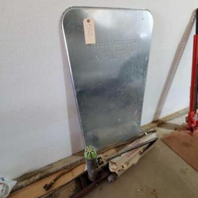 #5720 â€¢ Drip Pan, Hydraulic Jack, and More
