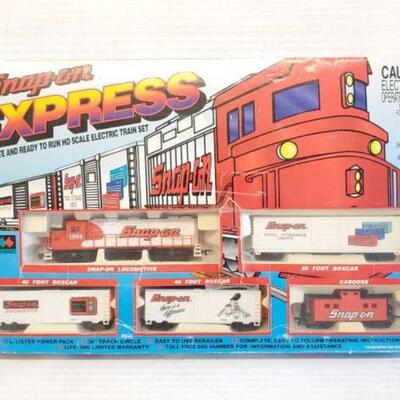 #5120 â€¢ Snap-On Express Ho Scale Electric Train Set in Original Box