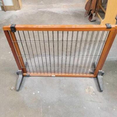#2650 â€¢ Carison Pet Gate