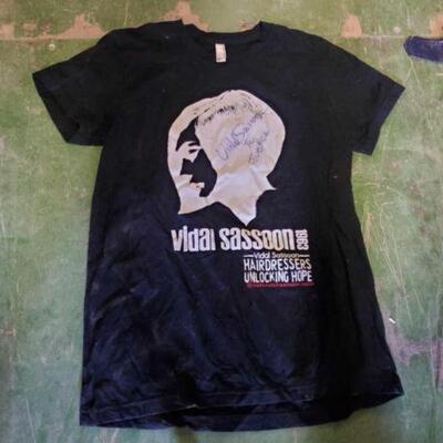 #6606 â€¢ Vidal Sasson Autographed T Shirt
