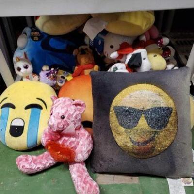 #6574 â€¢ Stuffed Animals