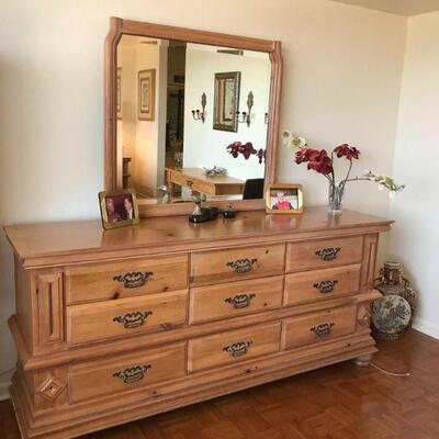 Boyd Crusade 7-piece maple bedroom set dresser, 76 x 34.5"