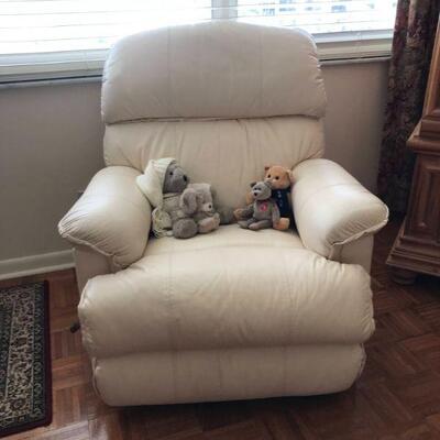 La-Z-Boy Traditional Leather Reclining Armchair	