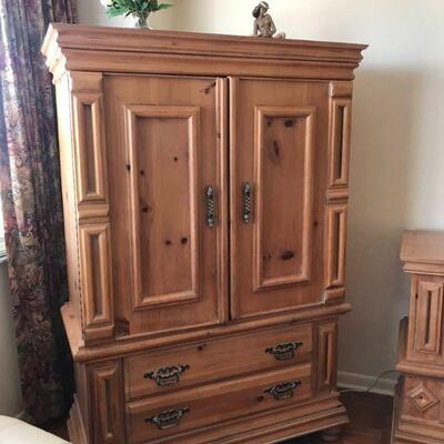 Boyd Crusade 7-piece maple bedroom set TV cabinet door chest, 65 x 44.5"
