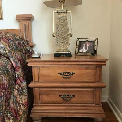 Boyd Crusade 7-piece maple bedroom set  2 nightstands, 31.5 x 27.5"