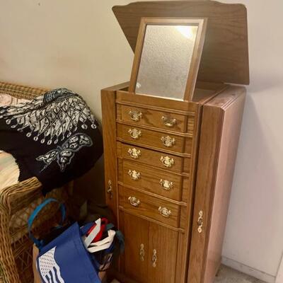 standing jewelry box