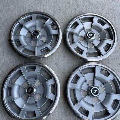 Datsun 280Z hubcaps