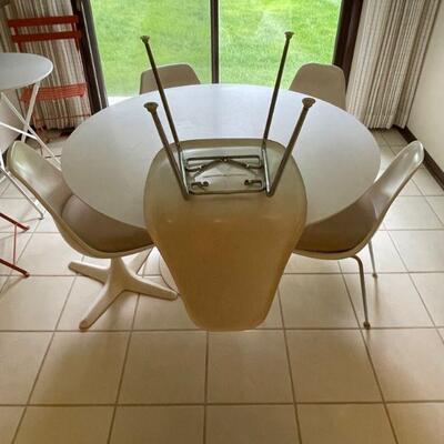 Burke of Dallas Tulip table & chairs 
$1,500