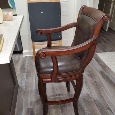 Matching bar chairs x 4 
