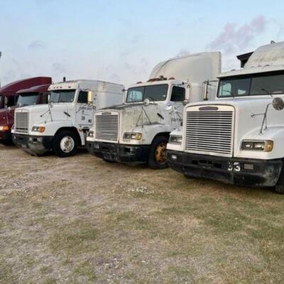 Freightliners/Volvo Sleeper Cabs