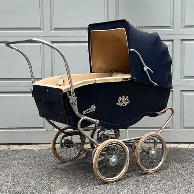 VINTAGE ENGLISH PRAM | h. 44 x 45 x 24 in.