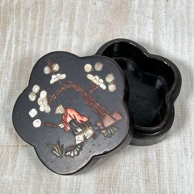 CHINESE APPLIQUE BOX  | Having lobed sides with inlay decoration showing a figure beneath a blossoming tree; h. 1-1/2 x 3-1/2 in.