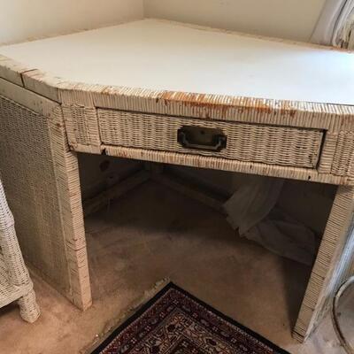 wicker corner desk $90
42 X 29 X 30"