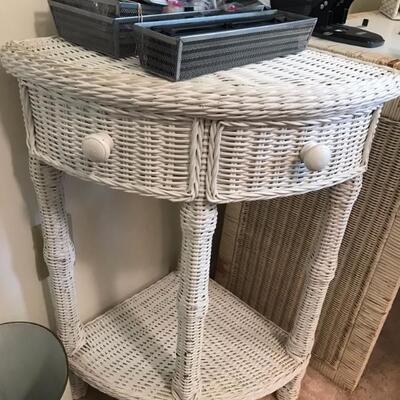 wicker corner shelf $45
42 X 29 X 30"