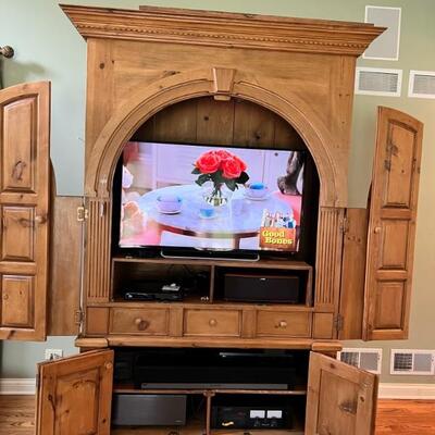 Entertainment unit/armoire