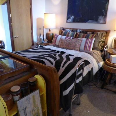 Solid Wood Sleigh Bed (Queen Size) Needs Repair to Base