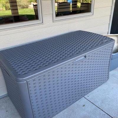 Outdoor storage container