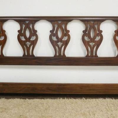 1008	HENKEL HARRIS VIRGINIA GALLERIES KING SIZE HEADBOARD, APPROXIMATELY 40 IN HIGH

